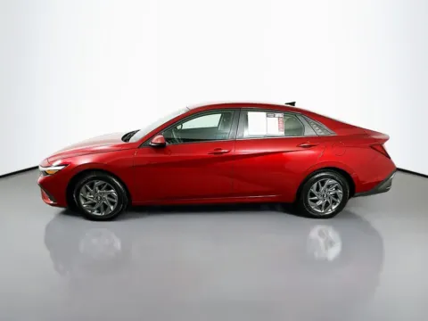 More photos of 2024 Hyundai Elantra SEL at Automaxx of the Carolinas, SC