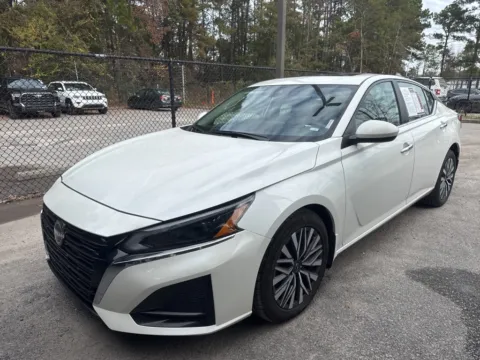 White 2023 Nissan Altima 2.5 SV for sale in Summerville, SC