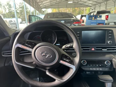 More photos of 2023 Hyundai Elantra SEL at Automaxx of the Carolinas, SC
