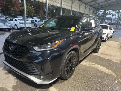 Black 2024 Toyota Highlander XSE for sale in Summerville, SC