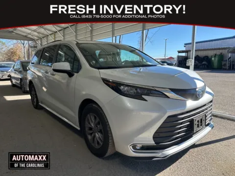White 2024 Toyota Sienna XLE for sale in Summerville, SC