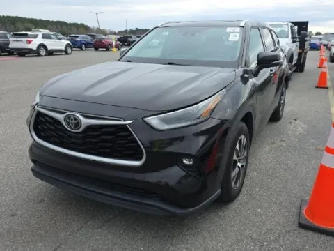 Photos of 2021 Toyota Highlander XLE for sale in Summerville, SC at Automaxx of the Carolinas