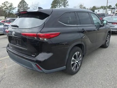 Another view of 2021 Toyota Highlander XLE for sale in Summerville, SC at Automaxx of the Carolinas