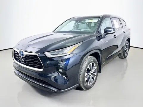 Another view of 2021 Toyota Highlander Hybrid XLE for sale in Summerville, SC at Automaxx of the Carolinas