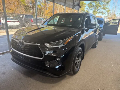 Black 2021 Toyota Highlander Hybrid XLE for sale in Summerville, SC
