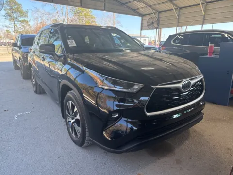 Photos of 2021 Toyota Highlander Hybrid XLE for sale in Summerville, SC at Automaxx of the Carolinas