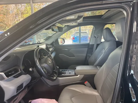 More photos of 2021 Toyota Highlander Hybrid XLE at Automaxx of the Carolinas, SC