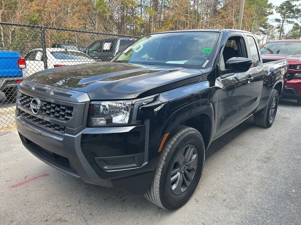 2025 Nissan Frontier SV's photo