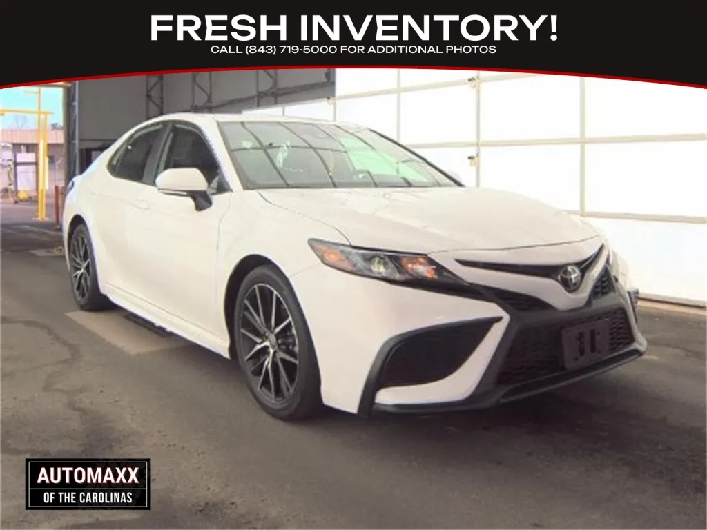 White 2024 Toyota Camry SE for sale in Summerville, SC
