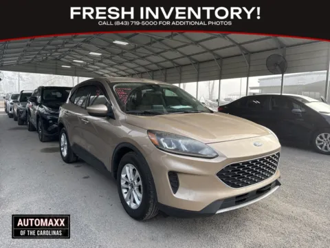 Gold 2020 Ford Escape SE for sale in Summerville, SC