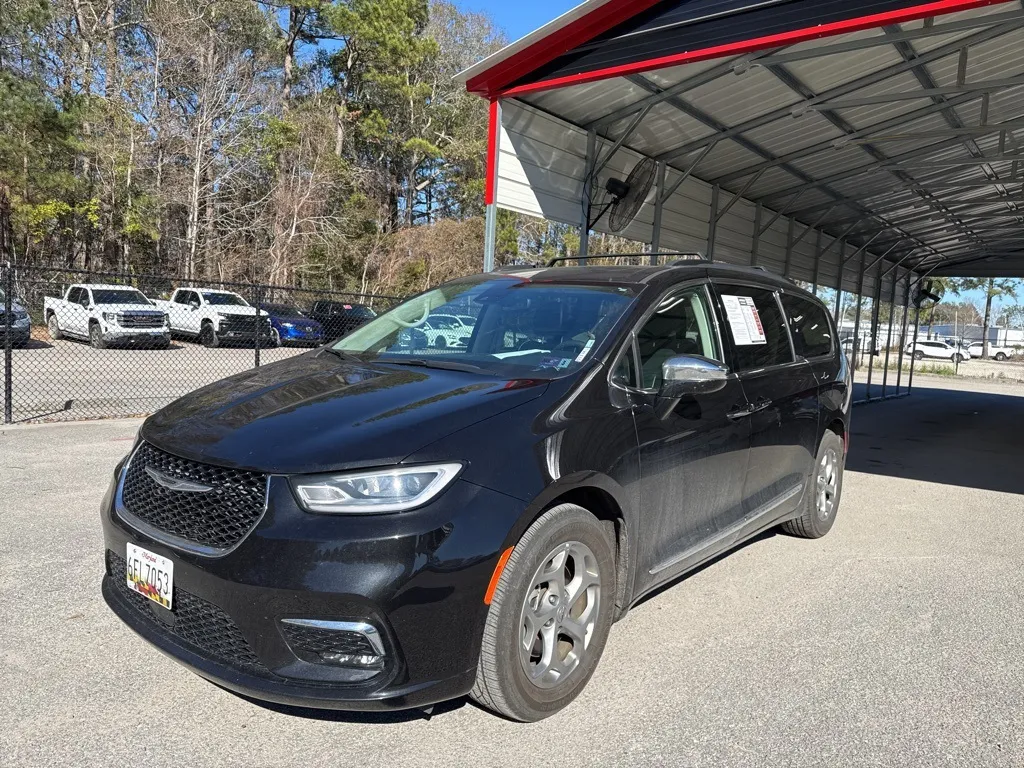 Black 2023 Chrysler Pacifica Limited for sale in Summerville, SC