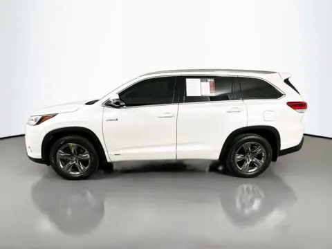More photos of 2019 Toyota Highlander Hybrid Limited Platinum at Automaxx of the Carolinas, SC
