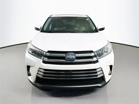 Photos of 2019 Toyota Highlander Hybrid Limited Platinum for sale in Summerville, SC at Automaxx of the Carolinas