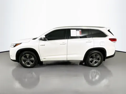 More photos of 2019 Toyota Highlander Hybrid Limited Platinum at Automaxx of the Carolinas, SC