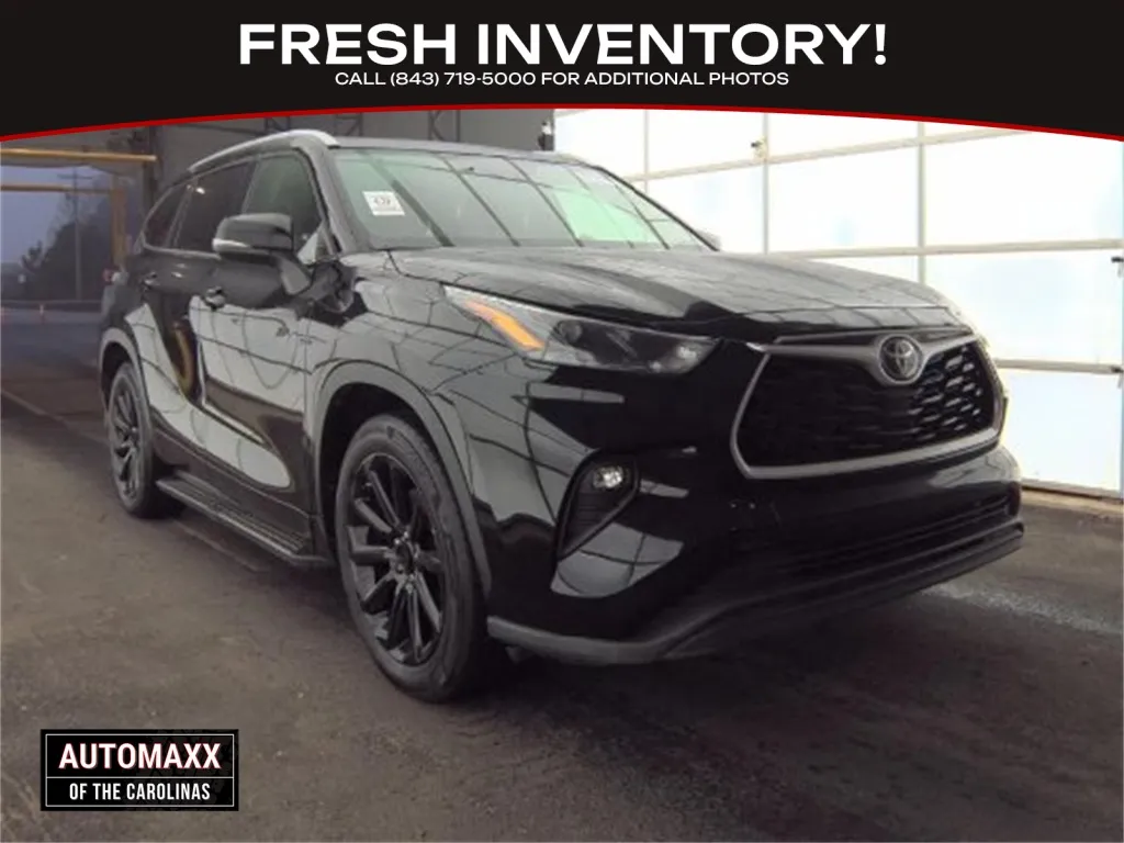 Black 2022 Toyota Highlander XLE for sale in Summerville, SC