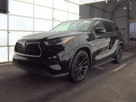 Photos of 2022 Toyota Highlander XLE for sale in Summerville, SC at Automaxx of the Carolinas