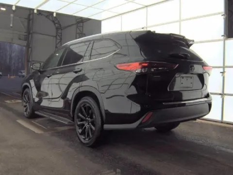 More photos of 2022 Toyota Highlander XLE at Automaxx of the Carolinas, SC
