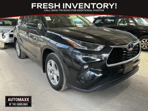 Black 2024 Toyota Highlander LE for sale in Summerville, SC