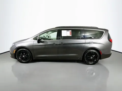 More photos of 2021 Chrysler Voyager LXI at Automaxx of the Carolinas, SC