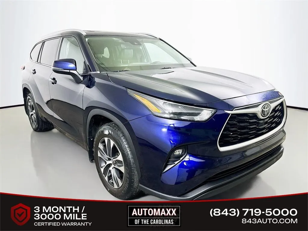 Blue 2022 Toyota Highlander XLE for sale in Summerville, SC