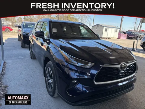 Blue 2022 Toyota Highlander XLE for sale in Summerville, SC