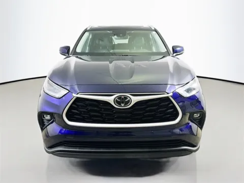 Photos of 2022 Toyota Highlander XLE for sale in Summerville, SC at Automaxx of the Carolinas