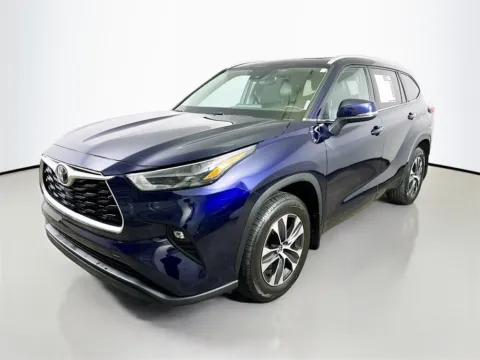 Another view of 2022 Toyota Highlander XLE for sale in Summerville, SC at Automaxx of the Carolinas