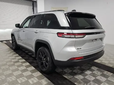 More photos of 2024 Jeep Grand Cherokee Altitude at Automaxx of the Carolinas, SC