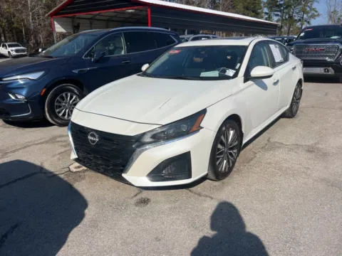 White 2024 Nissan Altima 2.5 SV for sale in Summerville, SC