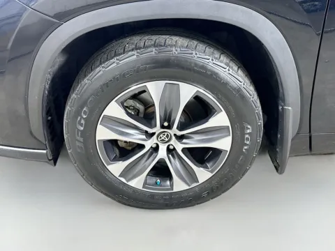 More photos of 2024 Toyota Highlander XLE at Automaxx of the Carolinas, SC