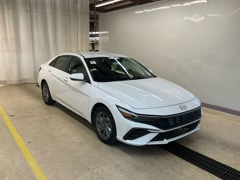 White 2024 Hyundai Elantra SEL for sale in Summerville, SC
