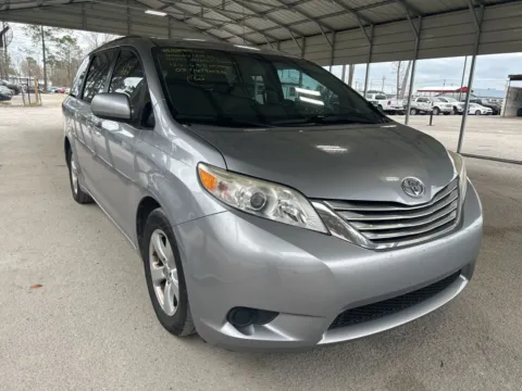 Silver 2017 Toyota Sienna L for sale in Summerville, SC