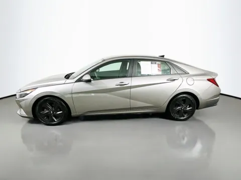 More photos of 2022 Hyundai Elantra SEL at Automaxx of the Carolinas, SC