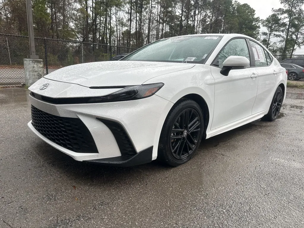 2025 Toyota Camry SE