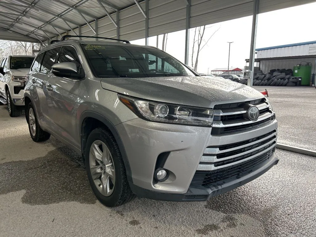 Silver 2018 Toyota Highlander Limited for sale in Summerville, SC