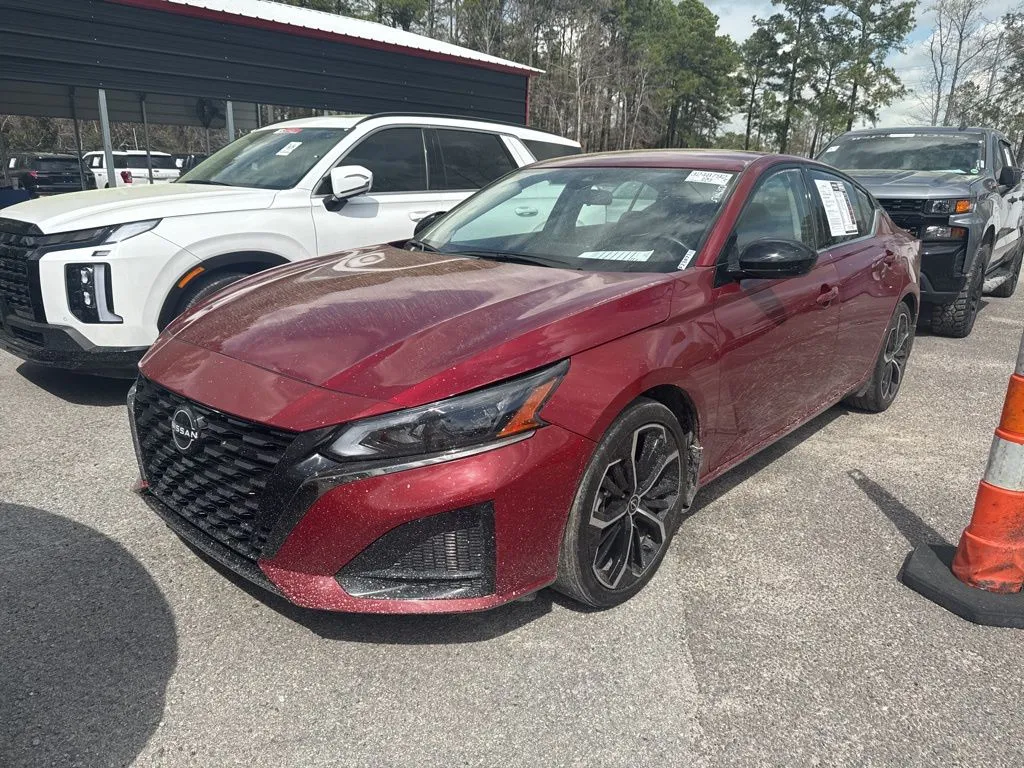 Red 2023 Nissan Altima 2.5 SR for sale in Summerville, SC