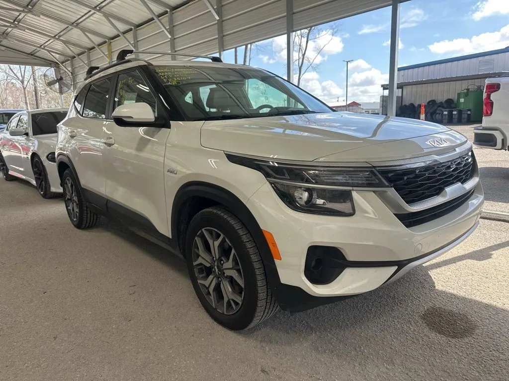 White 2022 Kia Seltos EX for sale in Summerville, SC