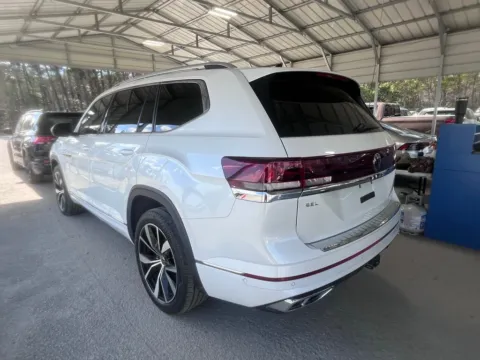 Another view of 2024 Volkswagen Atlas 2.0T SEL Premium R-Line for sale in Summerville, SC at Automaxx of the Carolinas