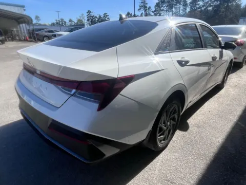 More photos of 2024 Hyundai Elantra SEL at Automaxx of the Carolinas, SC