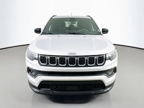 Photos of 2024 Jeep Compass Latitude Lux for sale in Summerville, SC at Automaxx of the Carolinas