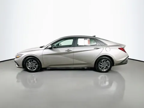 More photos of 2024 Hyundai Elantra SEL at Automaxx of the Carolinas, SC