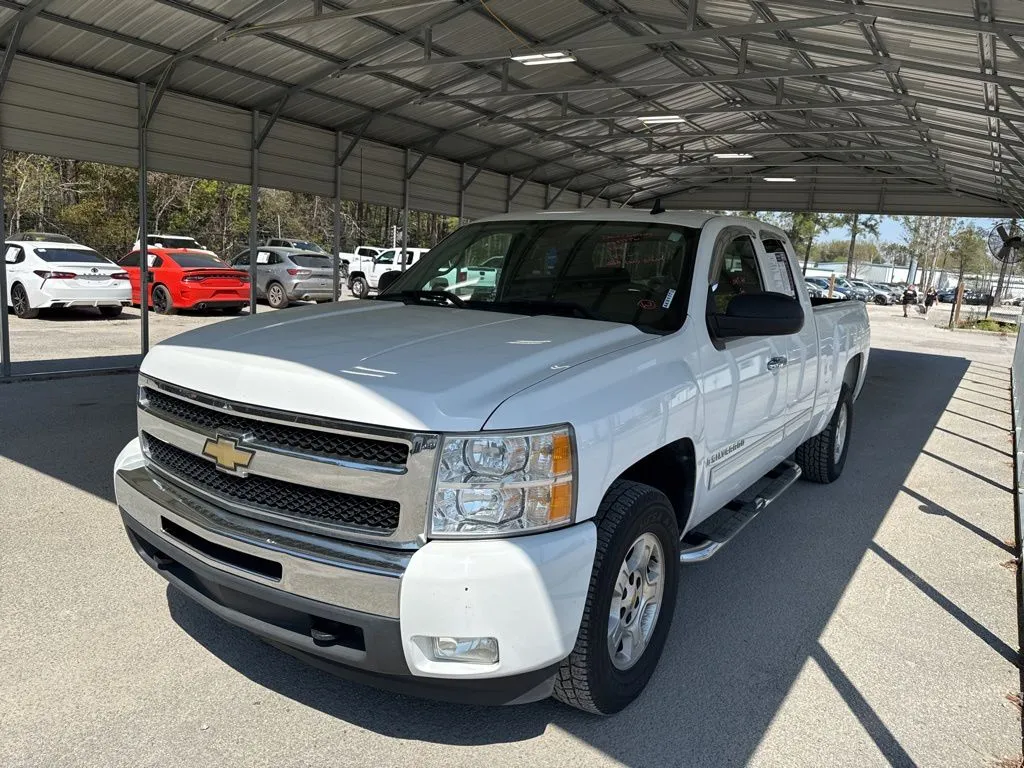 White 2009 Chevrolet Silverado 1500 LT for sale in Summerville, SC