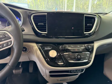 More photos of 2023 Chrysler Pacifica Touring L at Automaxx of the Carolinas, SC