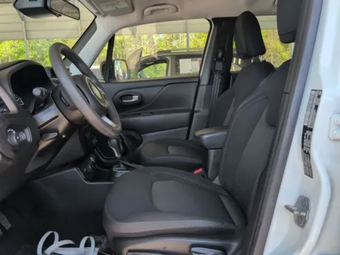 More photos of 2023 Jeep Renegade Latitude at Automaxx of the Carolinas, SC