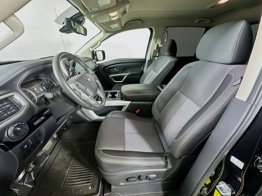 2021 Nissan Titan SV - Photo 15