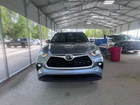 Photos of 2023 Toyota Highlander XLE for sale in Summerville, SC at Automaxx of the Carolinas