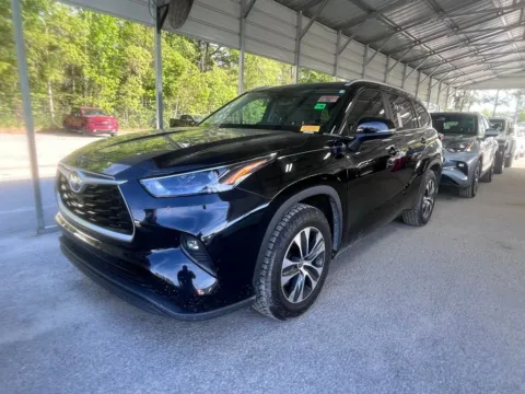 Photos of 2023 Toyota Highlander XLE for sale in Summerville, SC at Automaxx of the Carolinas