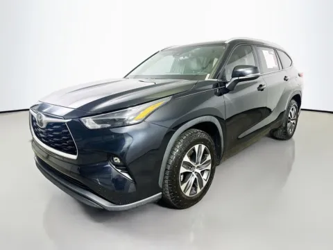 Another view of 2023 Toyota Highlander XLE for sale in Summerville, SC at Automaxx of the Carolinas