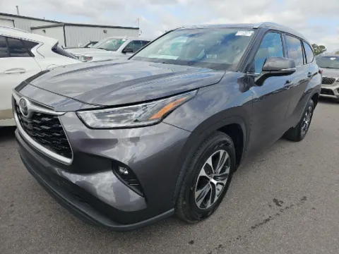 Photos of 2021 Toyota Highlander XLE for sale in Summerville, SC at Automaxx of the Carolinas