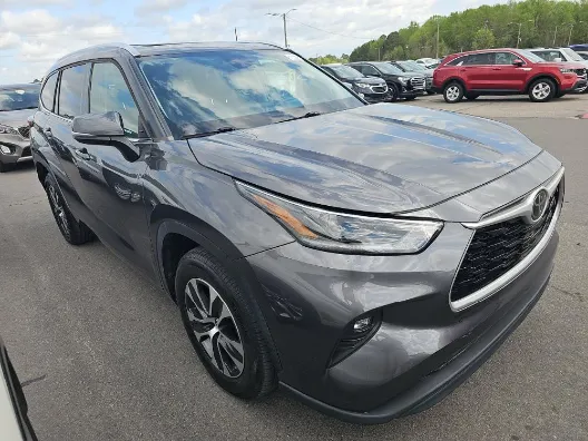 Gray 2021 Toyota Highlander XLE for sale in Summerville, SC